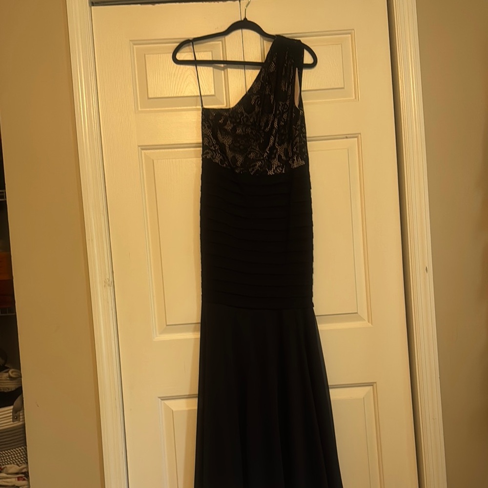Elegant Black One-Shoulder Dress